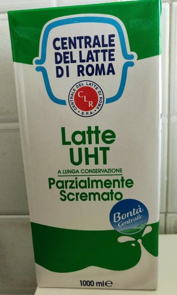 Latte uht parzialmente scremato