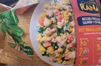 Riccioli frescos con salmon y espinacas