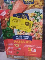 Riccioli freschi salmone e spinaci