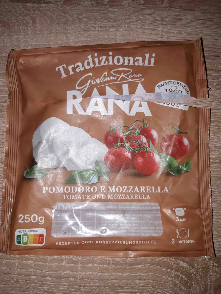 Tortelloni Pomodoro e Mozzarella - Tomate und Mozzarella