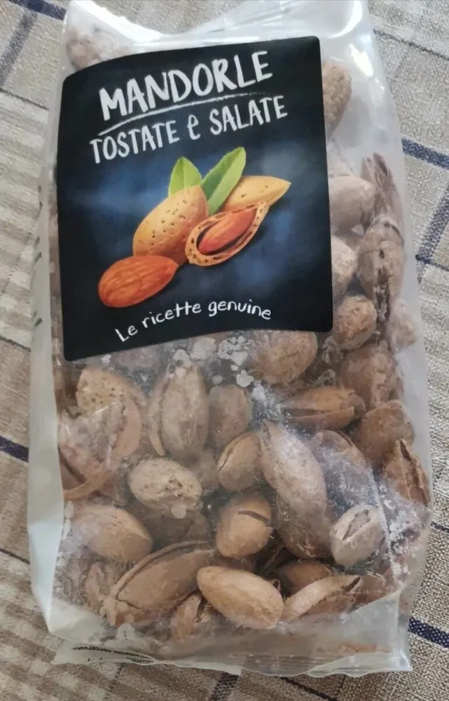 Mandorle in guscio tostate e salate