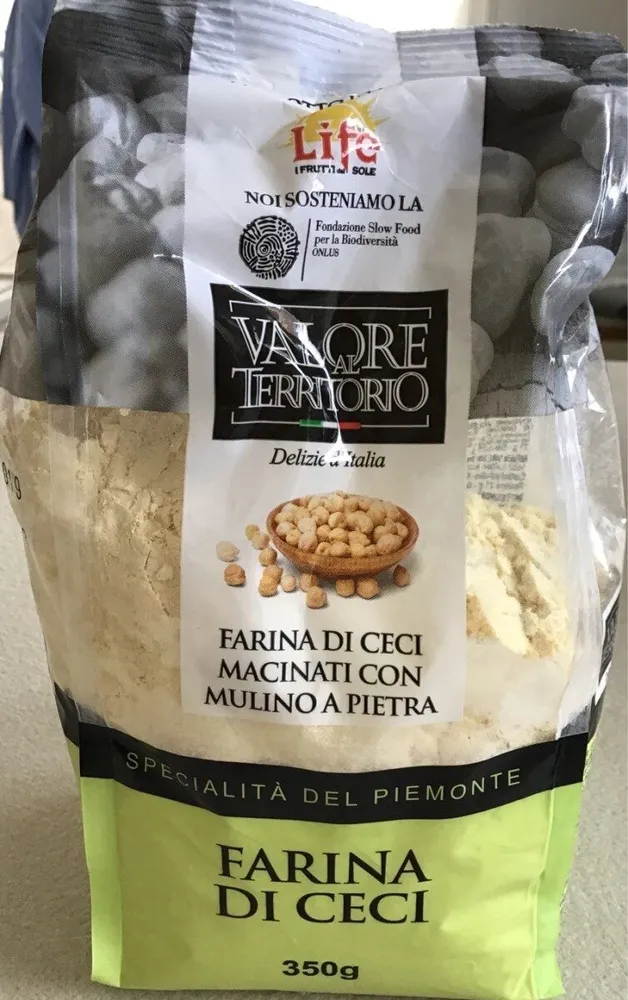 Farina di ceci macinati con mulino a pietra