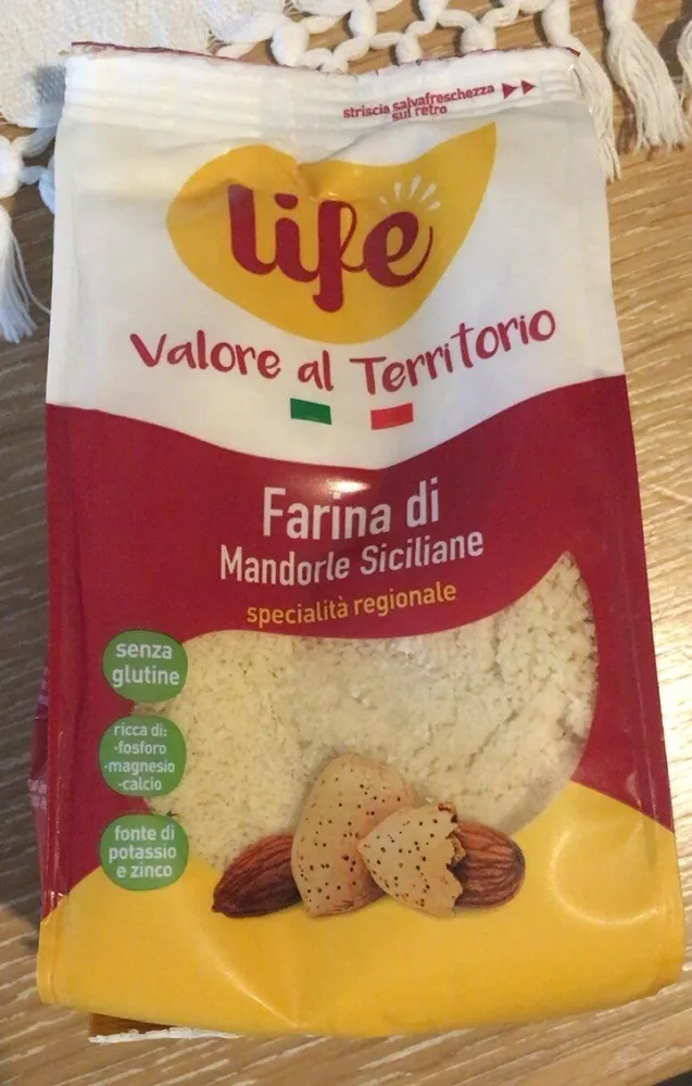 Farina di mandorle siciliane