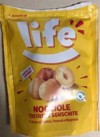Nocciole tostate e sgusciate