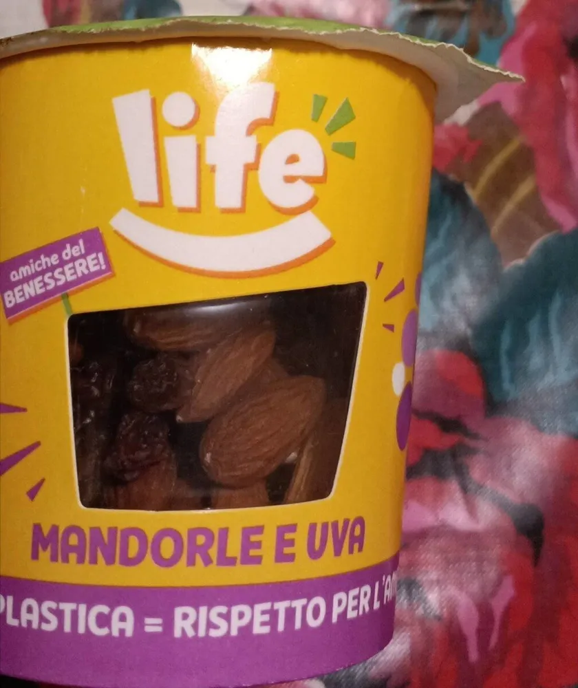 Mandorle e uva