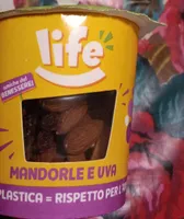 Mandorle e uva