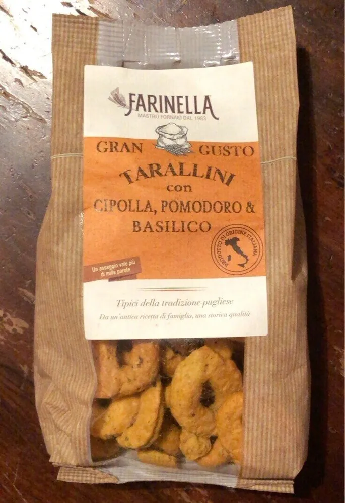 Tarallini con cipolla pomodoro e basilico