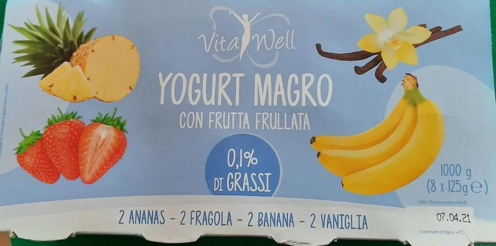 Yogurt magro con frutta frullata