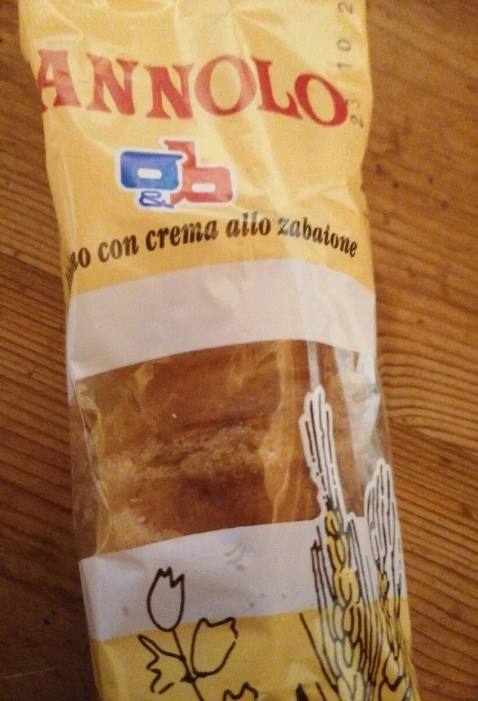 Cannolo ripieno con crema allo zabaione