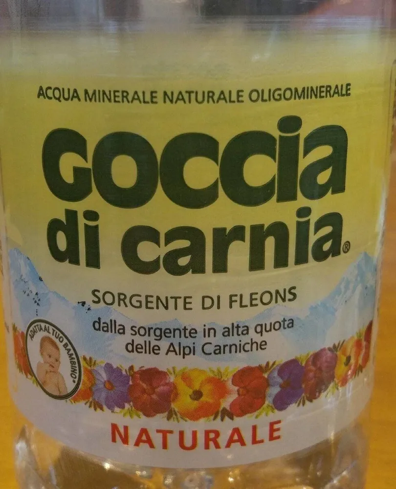 Acqua minerale naturale oligominerale naturale pet