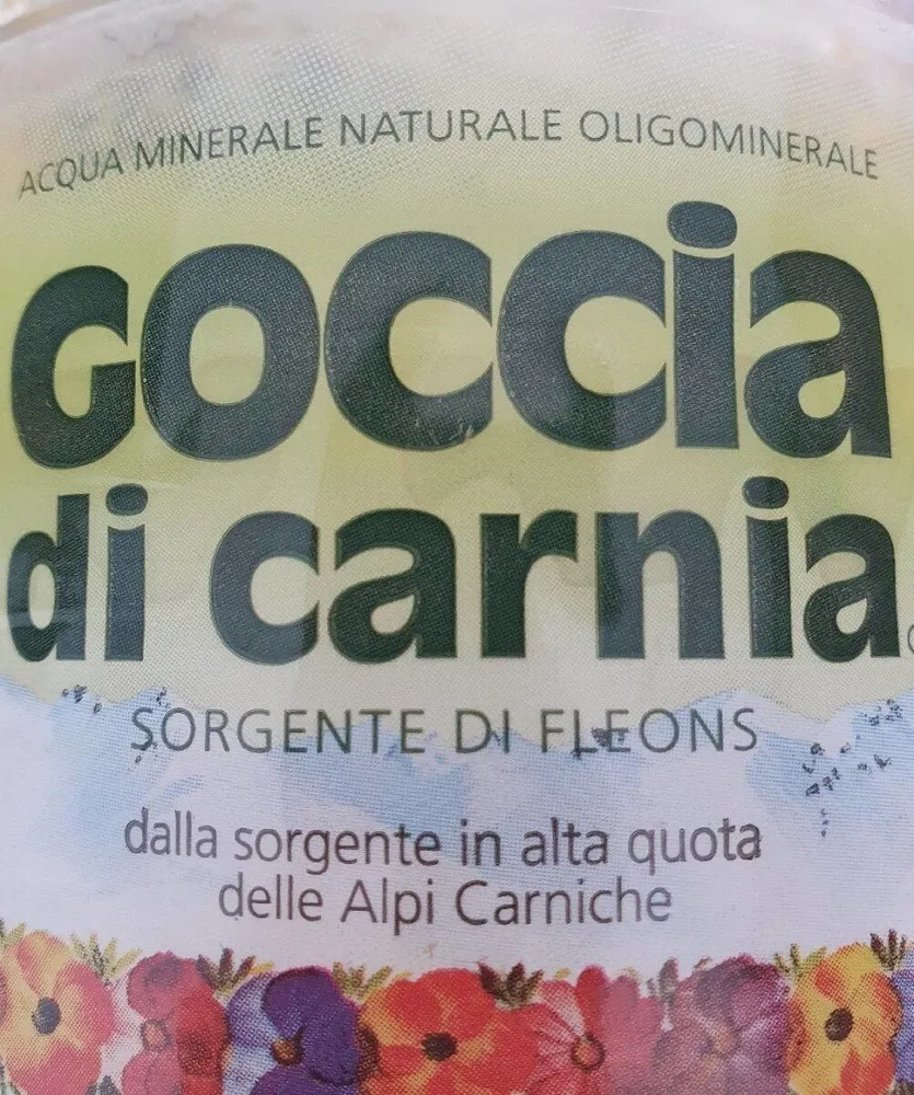 Acqua goccia di carnia