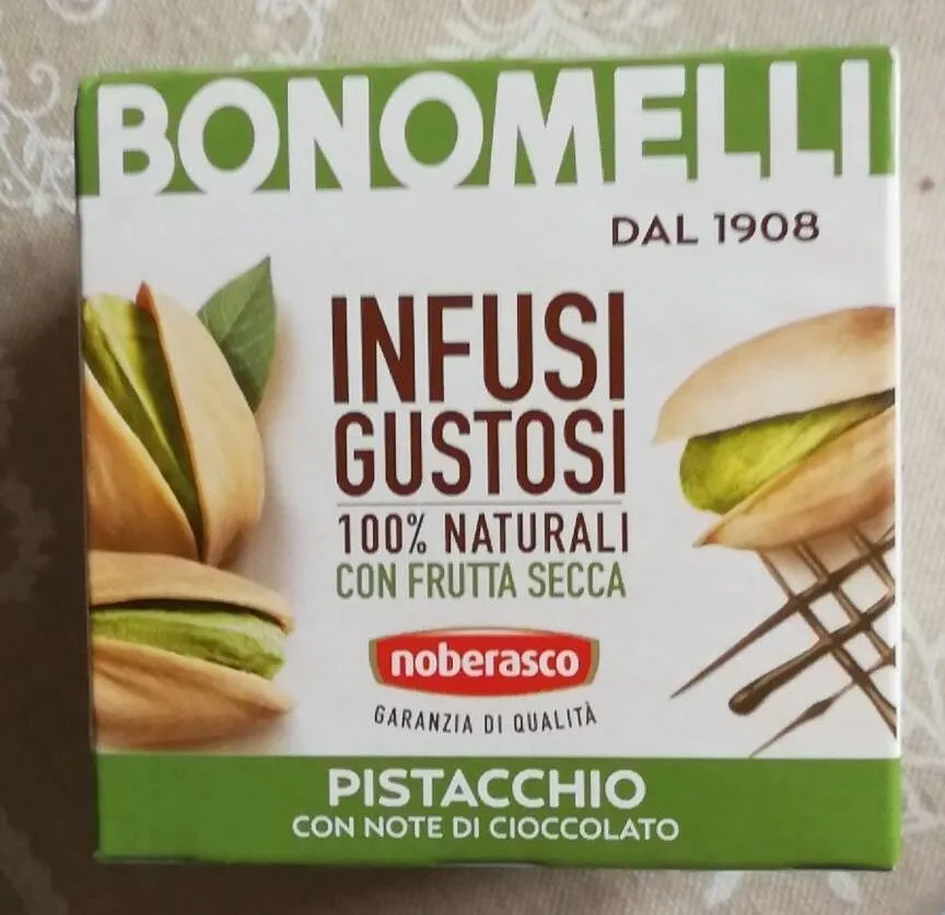 Infuso di erbe anacardi e pistacchi al gusto di cioccolato