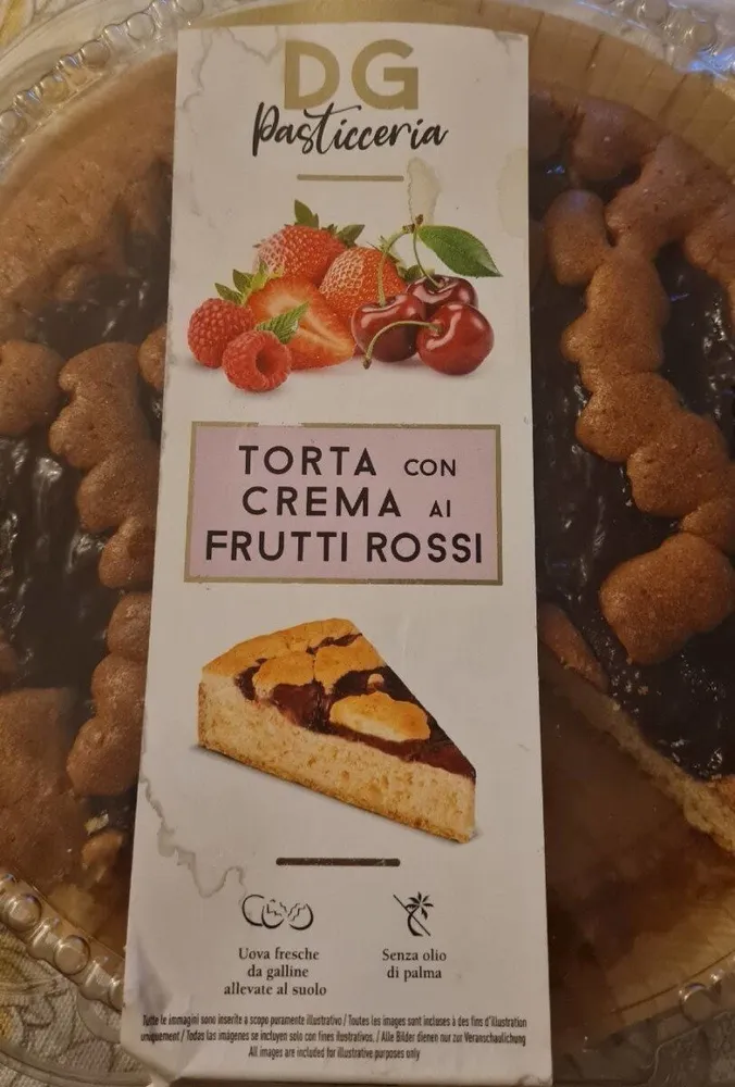 Torta con crema ai frutti rossi