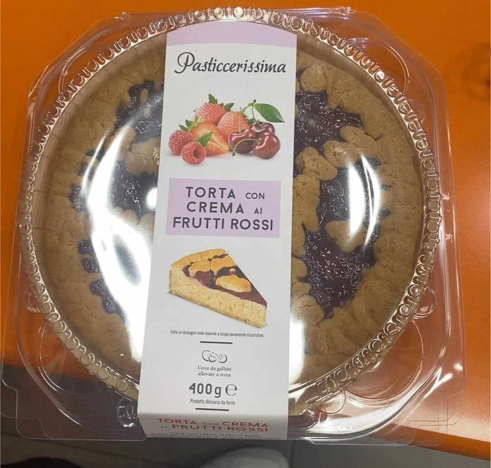 Torta con crema ai frutti rossi