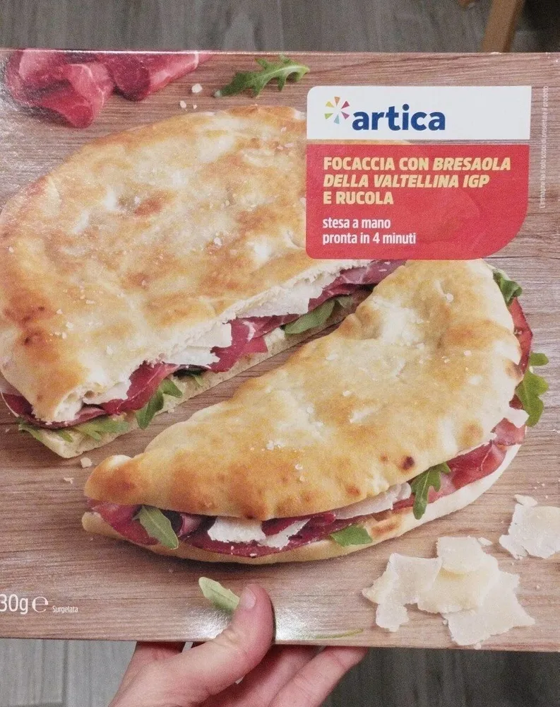 Focaccia con bresaola della Valtellina IGP e rucola