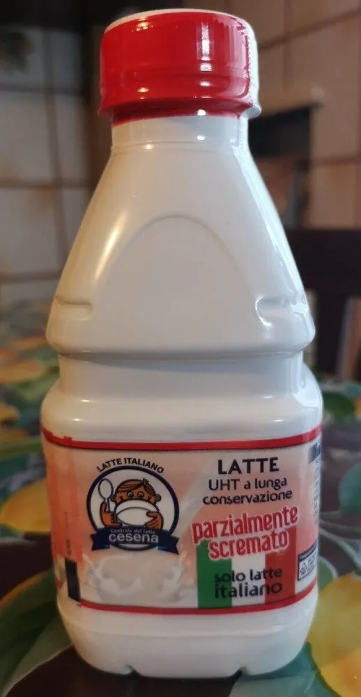 Latte UHT a lunga conservazione parzialmente scremato