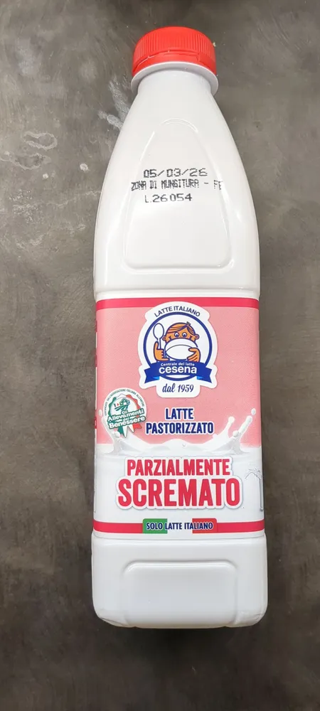 Latte parzialmente scremato