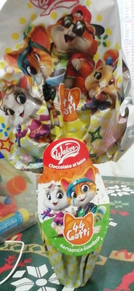 Uovo di pasqua 44 gatti cioccolato al latte