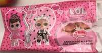 Cioccolato al latte con confetti colorati