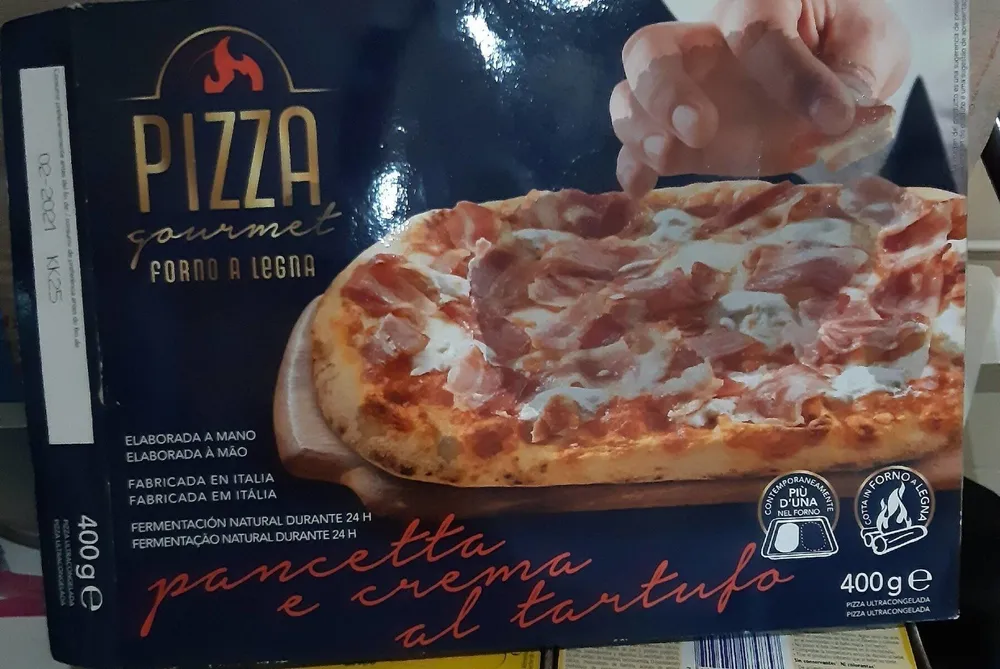 Pizza gourmet forno a legna pancetta e crema al tartufo