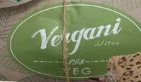 Dolce di pasqua vegano con gocce di cioccolato