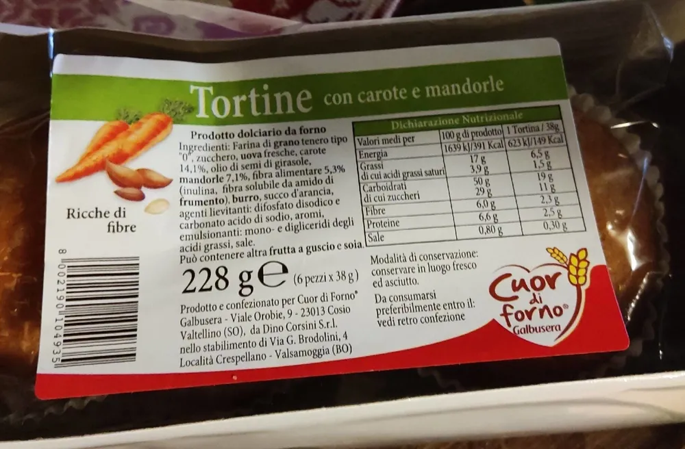 Tortine con carote e mandorle