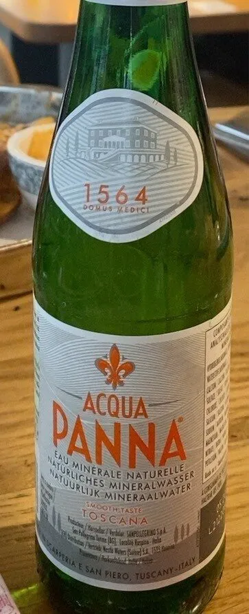 Acqua minerale naturale