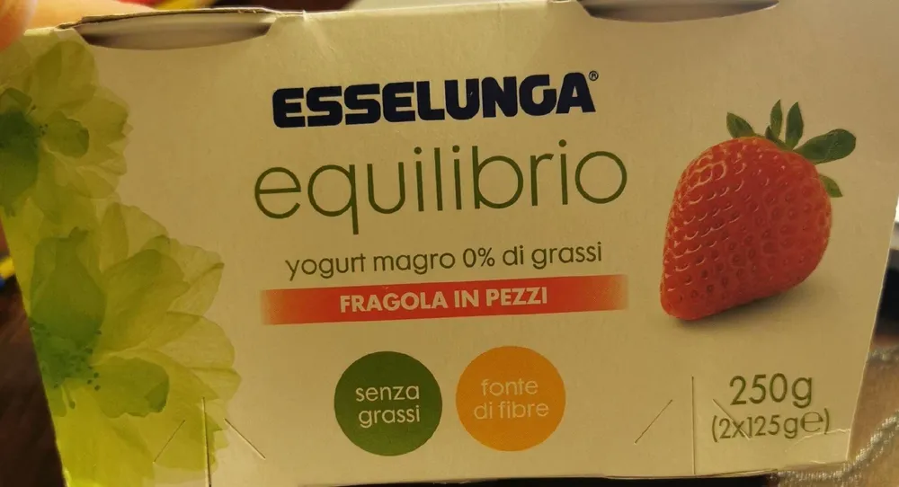 Yogurt magro fragola in pezzi