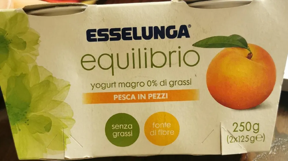 Yogurt magro pesca in pezzi