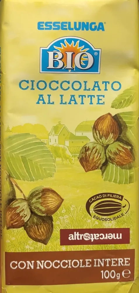 Cioccolato al latte con nocciole intere