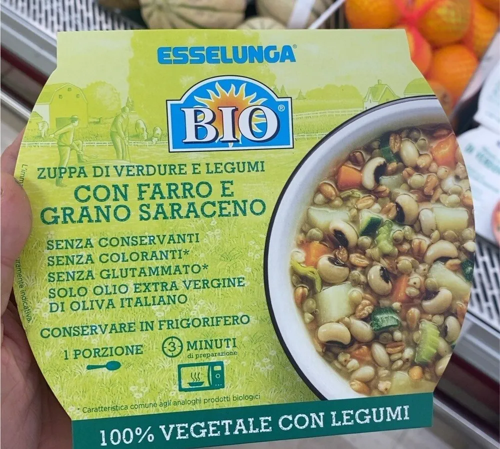 Zuppa di verdure e legumi con farro e grano saraceno