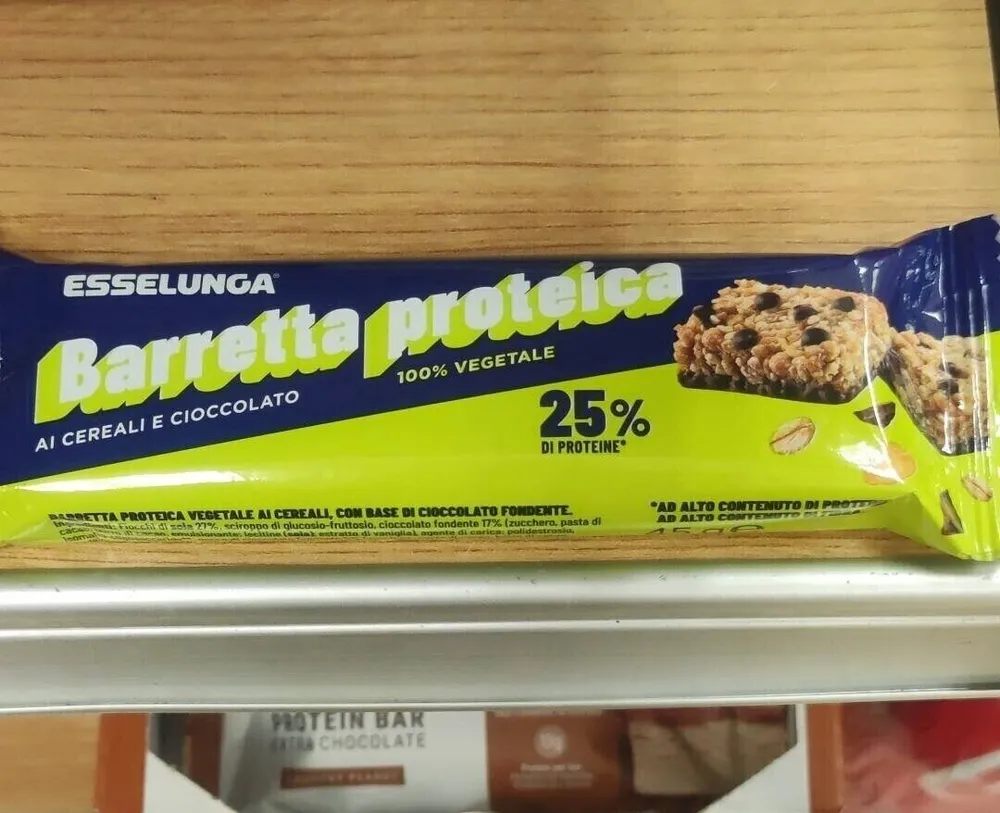 Barretta proteica ai cereali e cioccolato