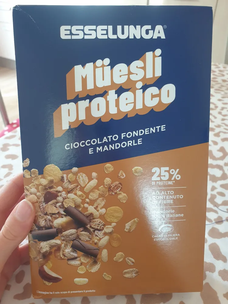 Muesli proteico cioccolato fondente e mandorle