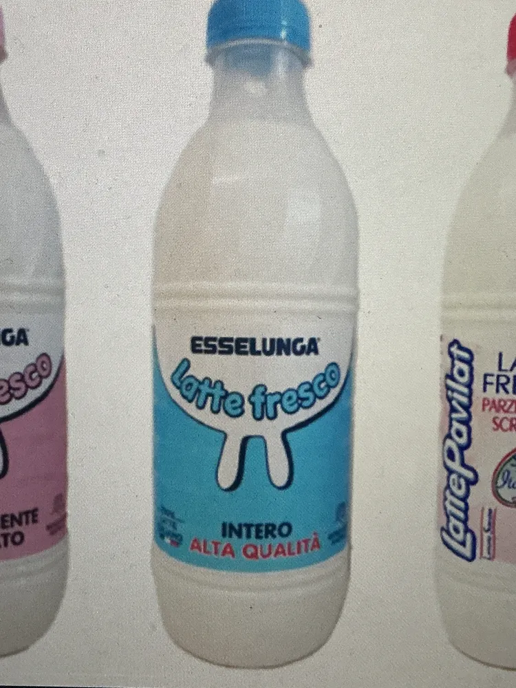 Latte fresco intero alta qualità