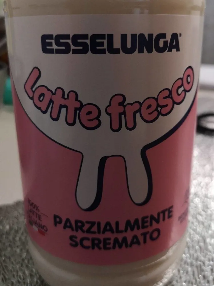 Latte fresco parzialmente scremato