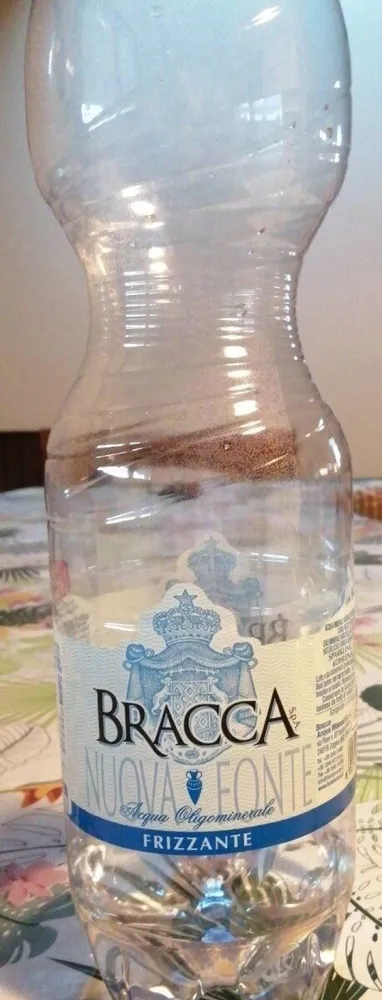 Acqua minerale naturale frizzante nuova fonte