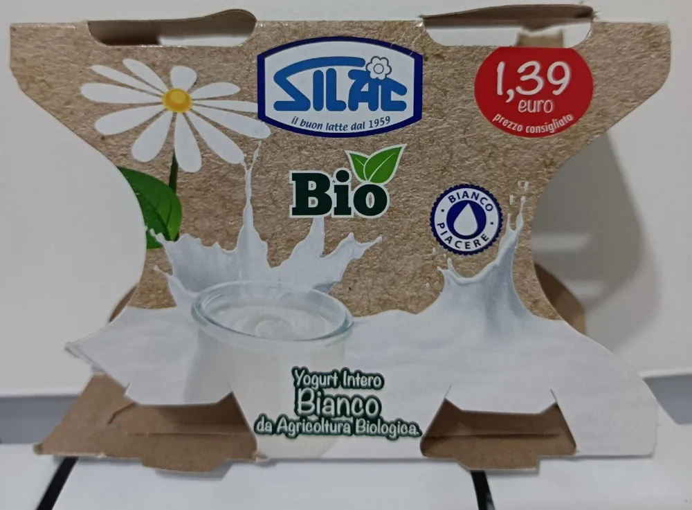 Yogurt intero bianco da agricoltura biologica