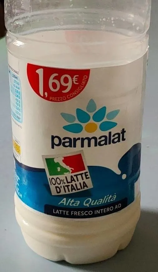 Latte fresco intero di alta qualità