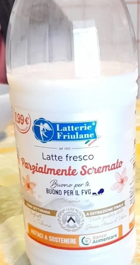 Latte fresco parzialmente scremato