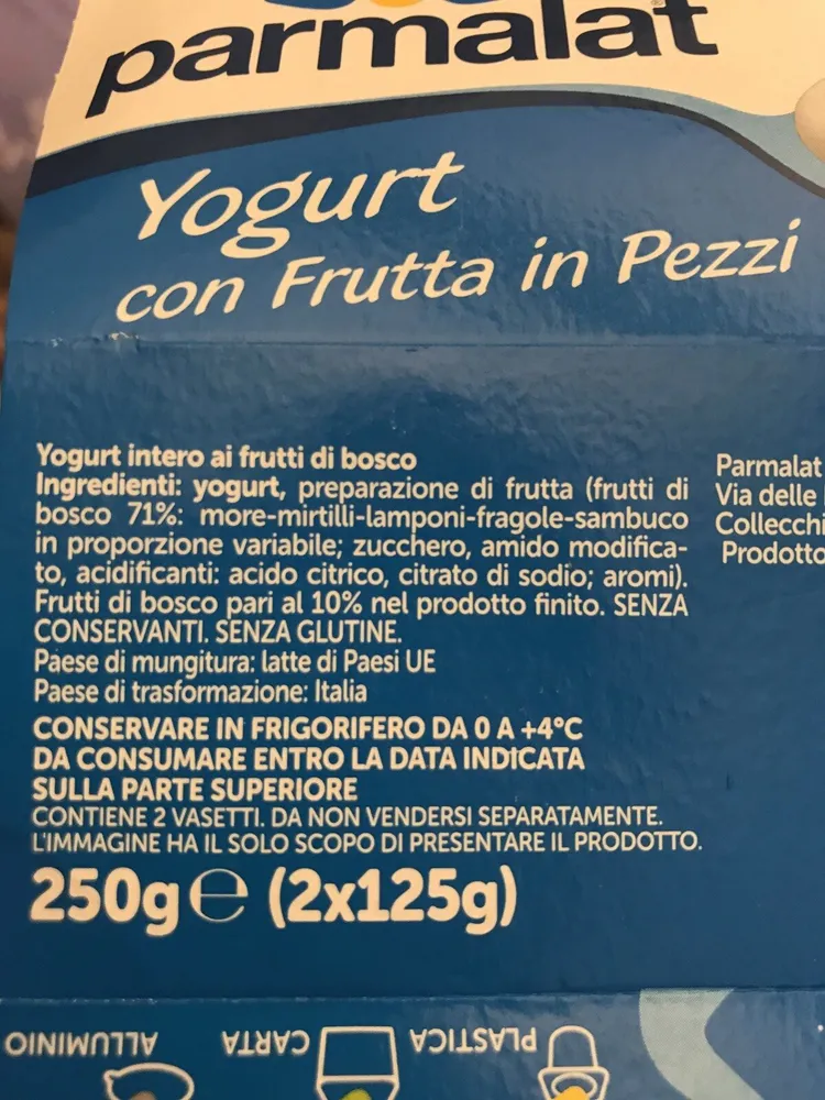 yogurt con frutta in pezzi