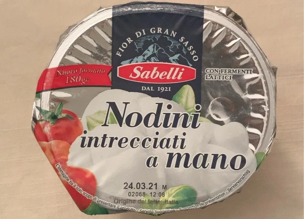 Nodini intrecciati a mano