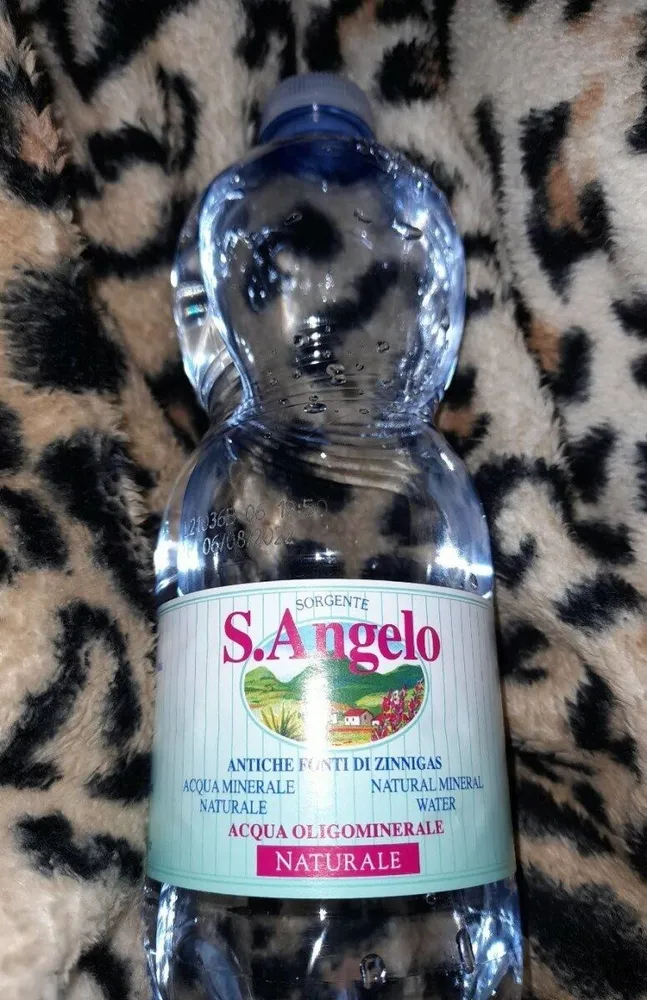 Acqua minerale naturale