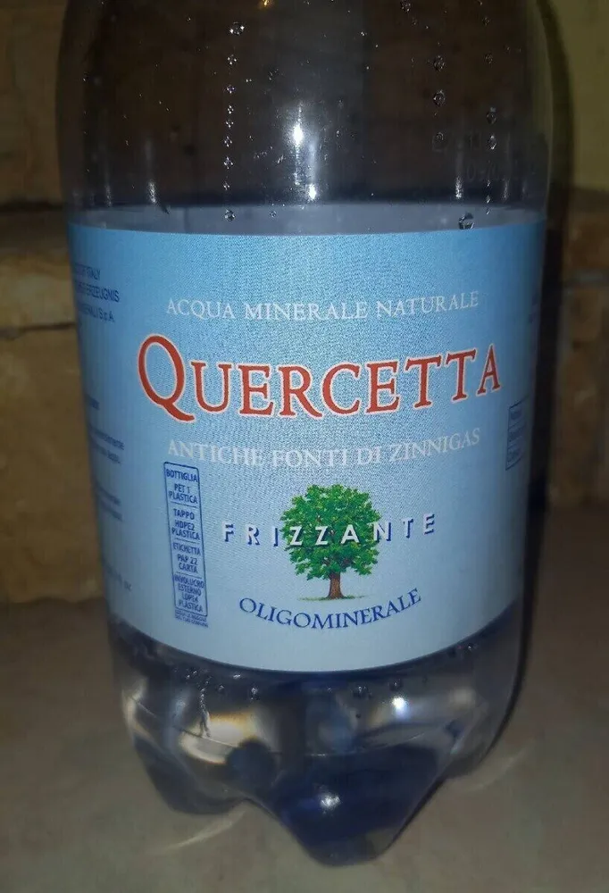 Acqua minerale naturale frizzante
