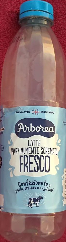 Latte fresco parzialmente scremato