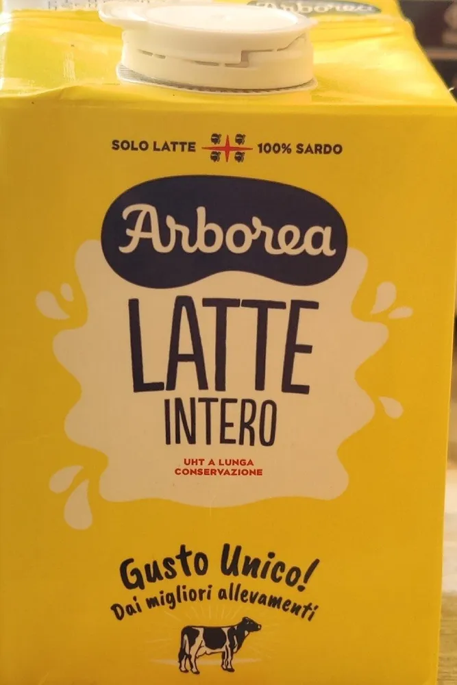 Latte intero UHT a lunga conservazione