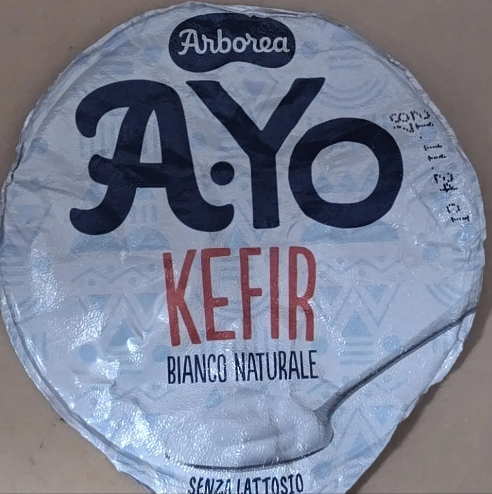 A Yo Kefir intero bianco senza lattosio