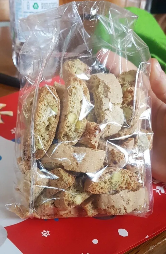 Cantucci con pistacchi e scaglie di cioccolato bianco