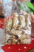 Cantucci con pistacchi e scaglie di cioccolato bianco