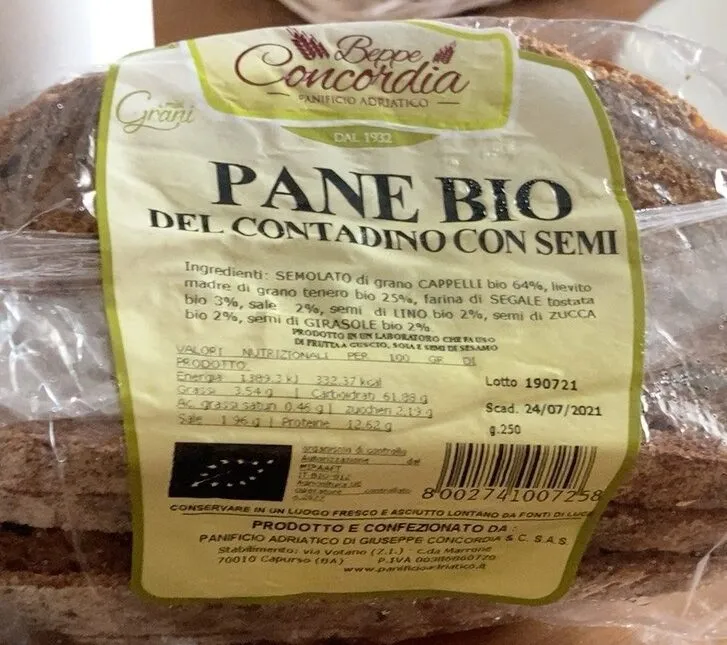 Pane Bio del contadino con semi