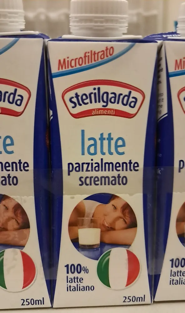 Latte parzialmente scremato microfiltrato uht